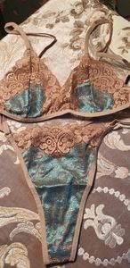New gorgeous lingerie set bra thongs size S